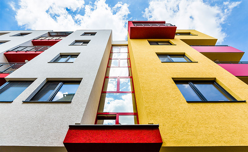 pohľad na fasádu domu s plastovými oknami Mima Prestige Md oblé od Milan Magula - Mima vo farbe antracit